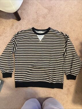 Women’s black and tan sweater